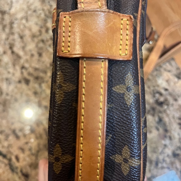 Louis Vuitton Jeune Fille MM - Picture 7 of 16